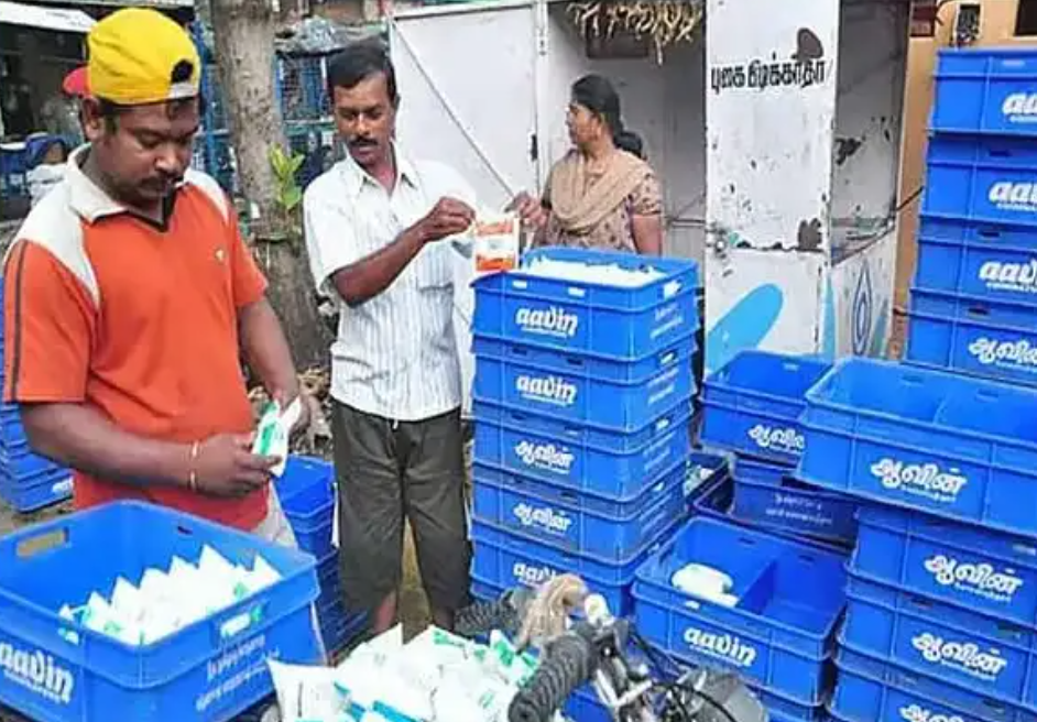 இல்லத்தரசிகள் ஷாக்..!! பால், தயிர் விலை லிட்டருக்கு ரூ.4 உயர்வு..!!