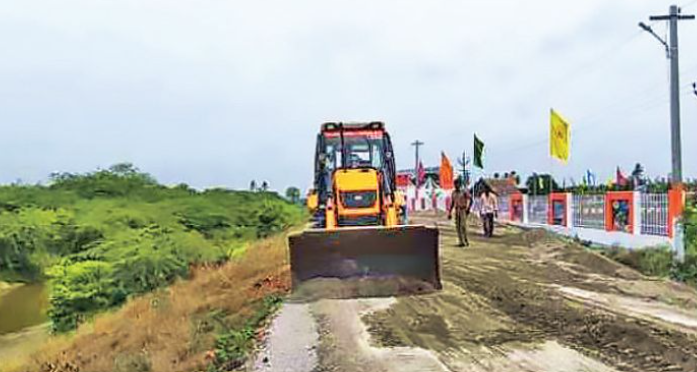 தனியார் வீட்டுமனை விற்பனைக்காக பேபி கால்வாய் ஆக்கிரமித்து அமைத்த சிமென்ட் சாலை அதிரடியாக அகற்றம்: நீர்வளத்துறை அதிகாரிகள் நடவடிக்கை