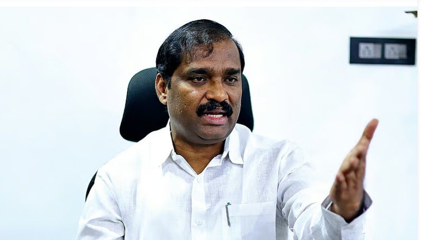 "அடிப்படைப் புரிதல் இல்லாத கூட்டம் தமிழ்நாட்டை ஆண்டுகொண்டிருக்கிறது