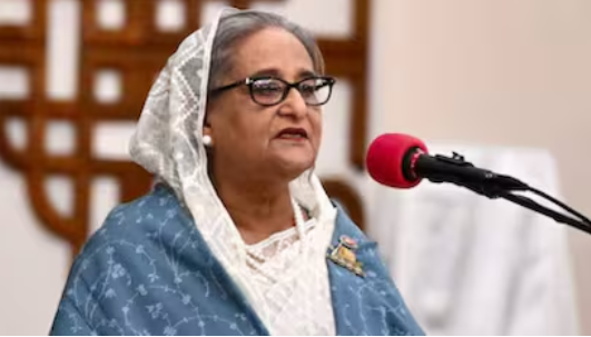 ഷെയ്ഖ് ഹസീന രണ്ടുവർഷം മുമ്പ് പുറത്താക്കപ്പെട്ടതിനുശേഷം ആദ്യമായി പൊതുവേദിയിൽ; 