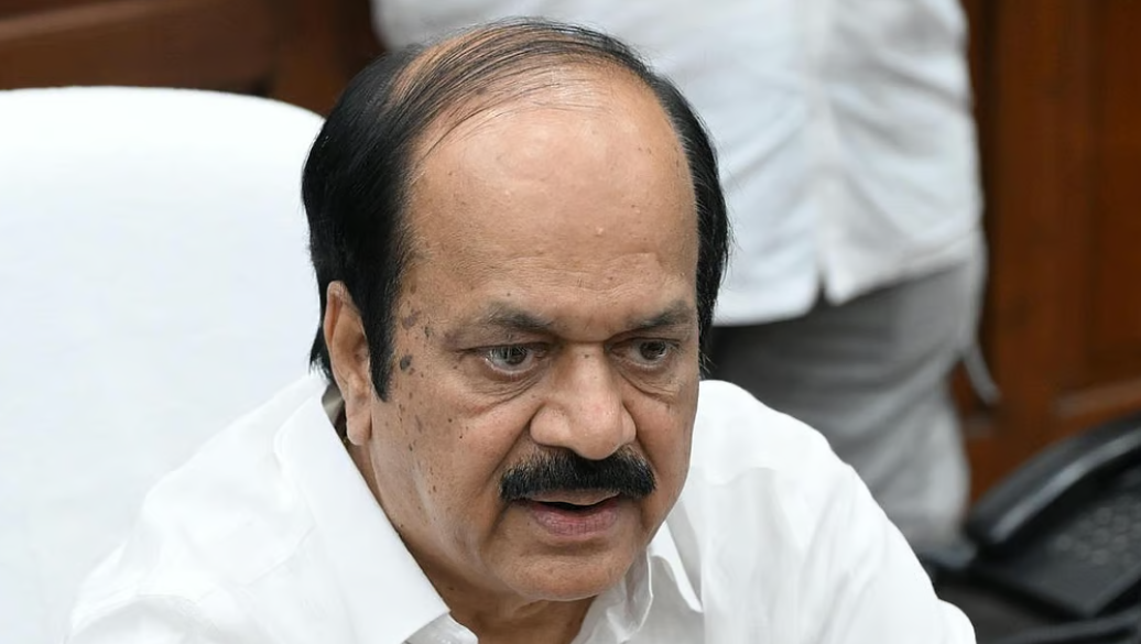 பதவி விலகிய அதிமுக முன்னாள் எம்எல்ஏக்கள் சட்டப்பேரவைத் தலைவரிடம் நேரில் விளக்கம்