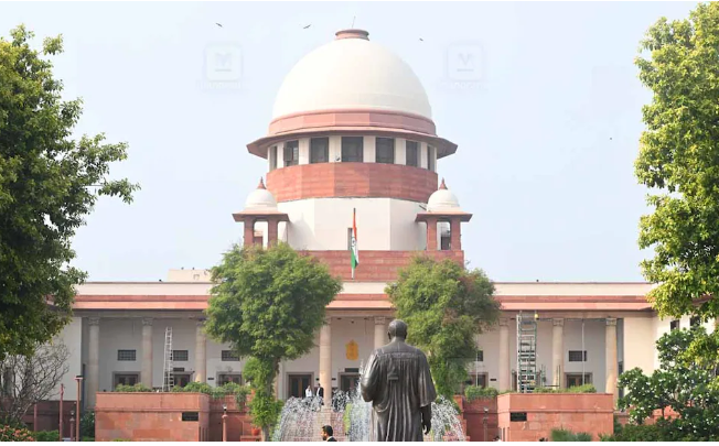 കാട്ടാക്കടയില്‍ പത്താം ക്ലാസ് വിദ്യാര്‍ഥി ആദിശേഖറിനെ കാറിടിപ്പിച്ചു കൊലപ്പെടുത്തിയെന്ന കേസിലെ പ്രതി പ്രിയരഞ്ജനു ജാമ്യം അനുവദിച്ച സുപ്രീംകോടതി, ശിക്ഷ താല്‍ക്കാലികമായി മരവിപ്പിച്ചു. ജസ്റ്റിസ് എം.എം. സുന്ദരേഷ് അധ്യക്ഷനായ സുപ്രീം കോടതി ബെഞ്ചാണ് ജാമ്യം അനുവദിച്ചത്. തിരുവനന്തപുരം