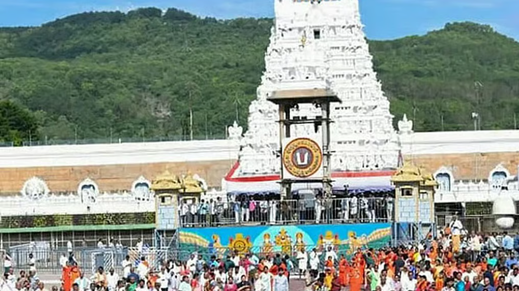 திருப்பதி கோவிலில் ஒரே நாளில் 78 ஆயிரம் பக்தர்கள் சாமி தரிசனம் ... 