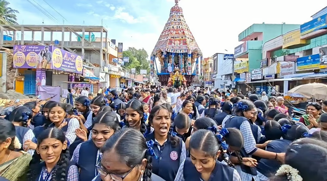 வில்லியனூர் திருக்காமேஸ்வரர் கோயில் ஆடிப்பூர தேரோட்டம்: 
