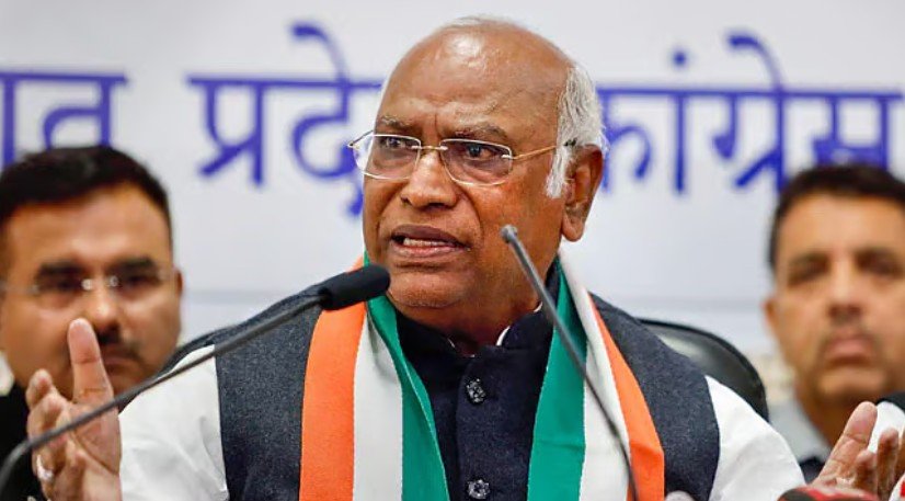 தூய்மைப்படுத்தும் சடங்கு: ``என்னை அவமானப்படுத்த முயன்றுள்ளீர்கள்" - மல்லிகார்ஜுன கார்கே உருக்கம்!