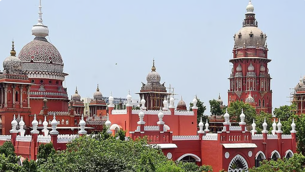 சுதந்திர தினத்தன்று தேசியக் கொடி ஏற்றும் முன் ‘வந்தே மாதரம்’ 