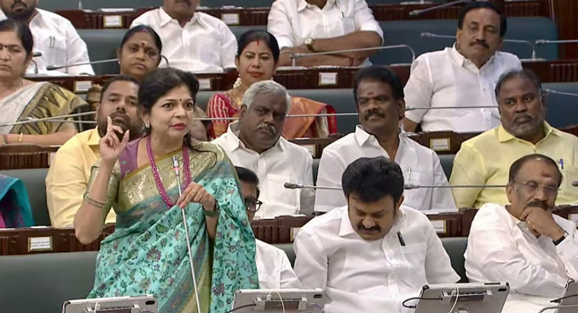 `தீபாவளி, பொங்கல் நாள்களில் ஒருநாளாவது லீவ் கொடுங்க' - டாஸ்மாக் ஊழியர்களுக்காக பேசிய சௌமியா அன்புமணி