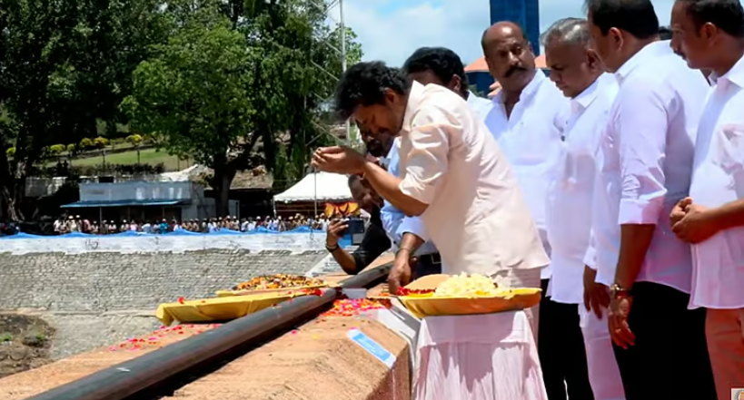 மேட்டூர் அணையைத் திறந்து வைத்தார் முதல்வர் விஜய்! - புது வெள்ளத்துக்கு மலர் தூவி மரியாதை!